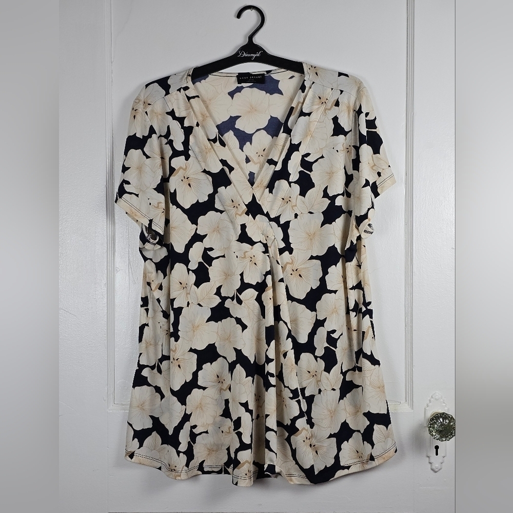 Lane Bryant Navy And White Hibiscus Print Knit Top 14/16